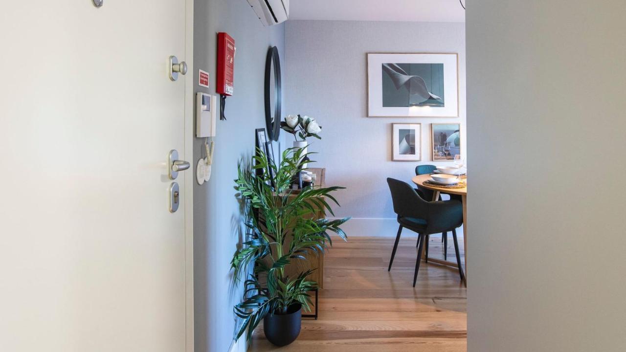 Stylish Studio W/ Ac & Balcony By Lovelystay بورتو المظهر الخارجي الصورة